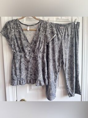 Marilyn Monroe Gray Paisley Two-Piece Pajama Set